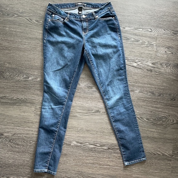 Sz12T Torrid classic skinny vintage medium wash. EUC - Picture 3 of 8